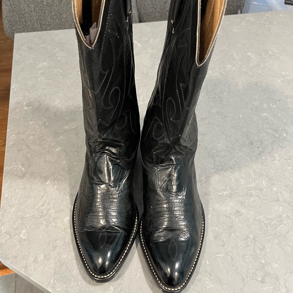 Black men’s cowboy boots